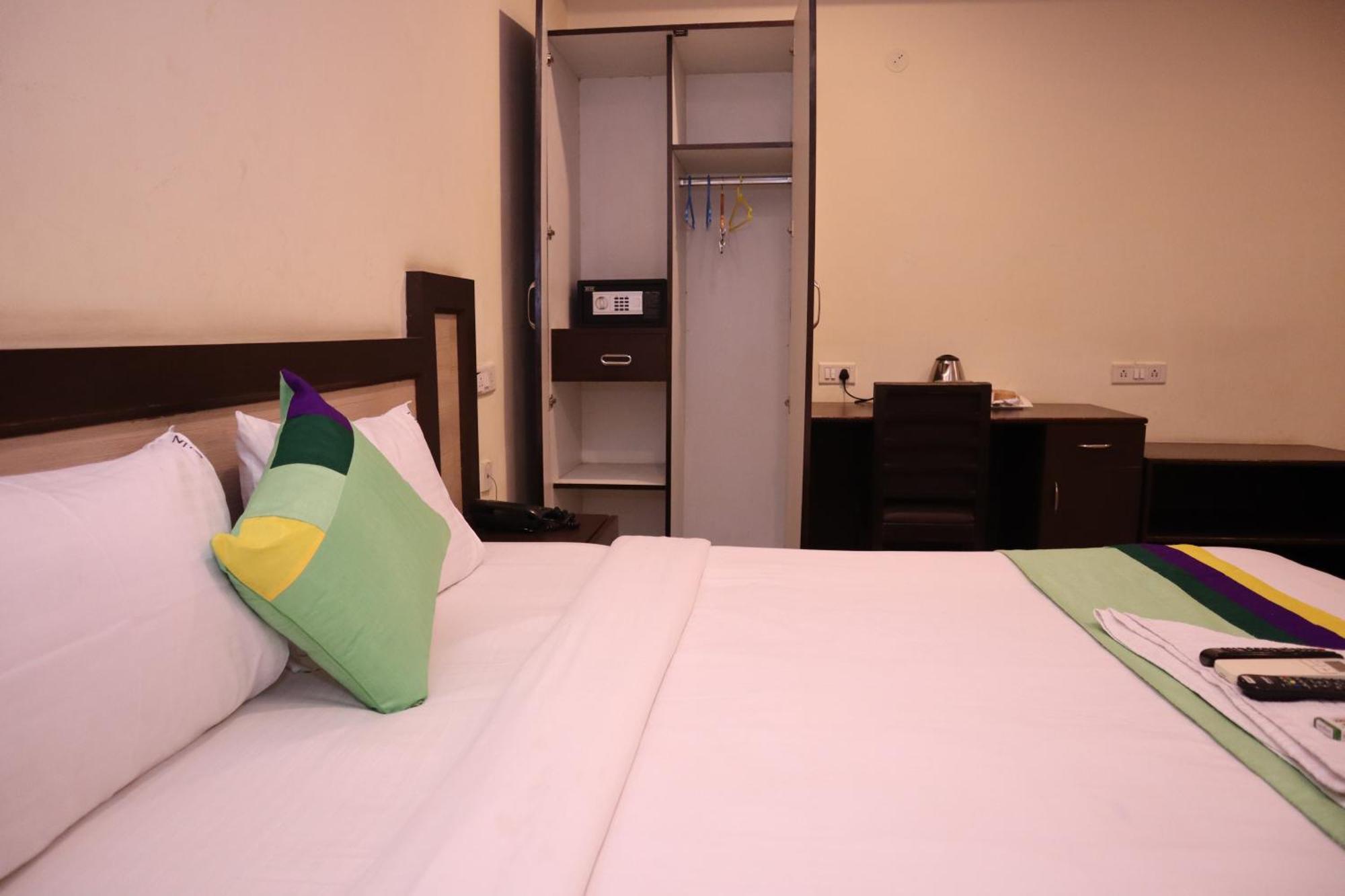 Millennium Plaza Hotel Kammasandra Buitenkant foto
