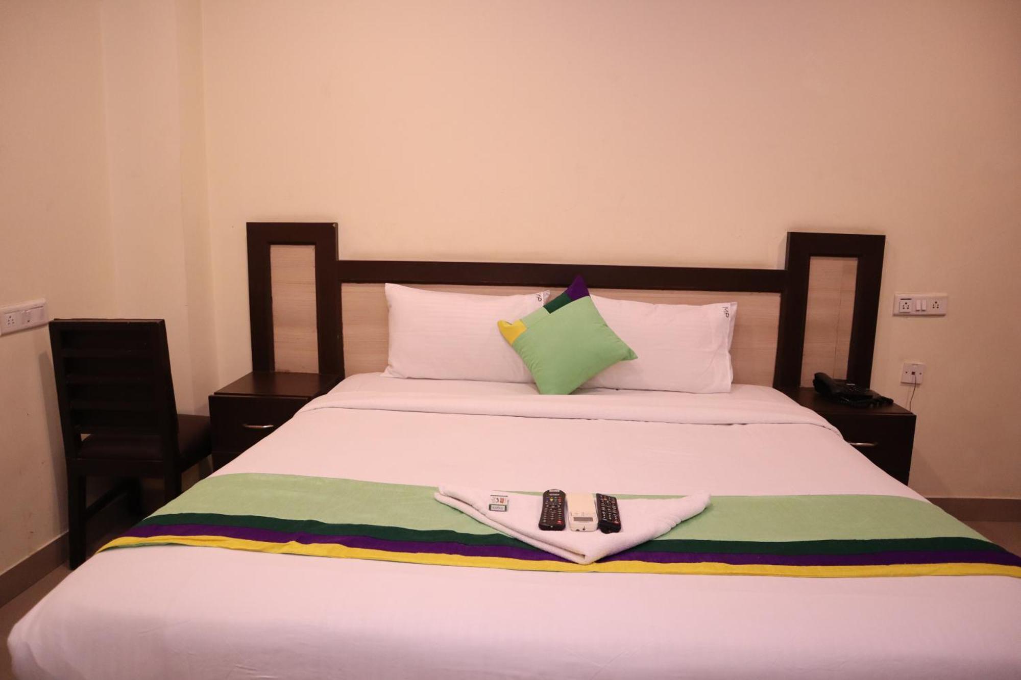 Millennium Plaza Hotel Kammasandra Buitenkant foto