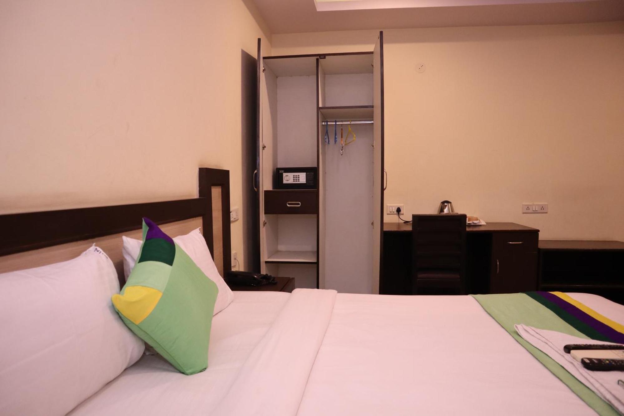 Millennium Plaza Hotel Kammasandra Buitenkant foto