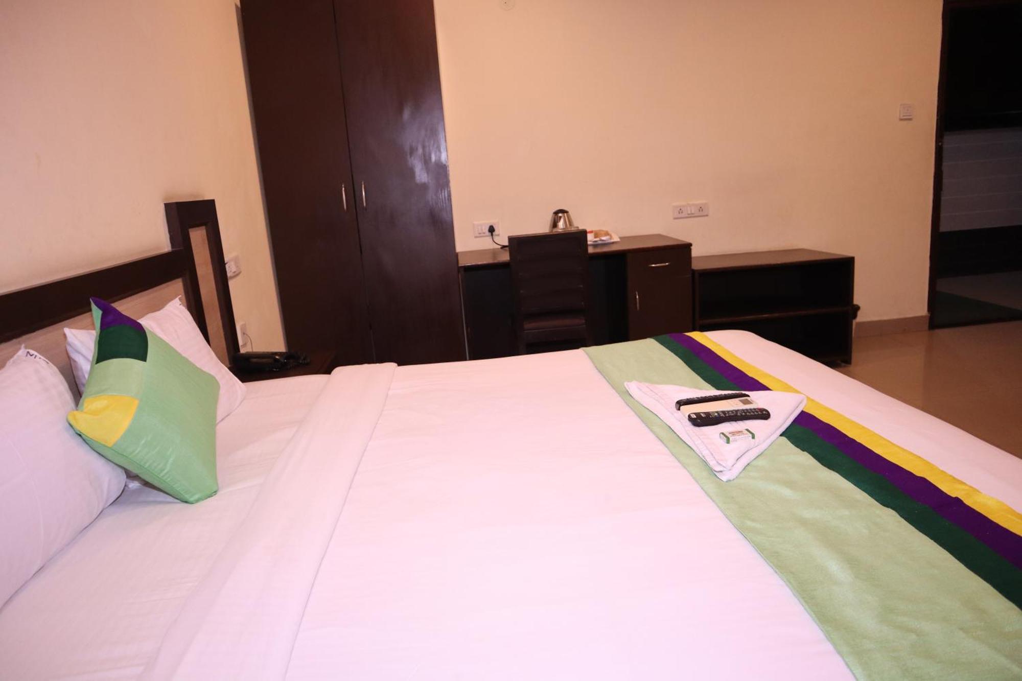 Millennium Plaza Hotel Kammasandra Buitenkant foto