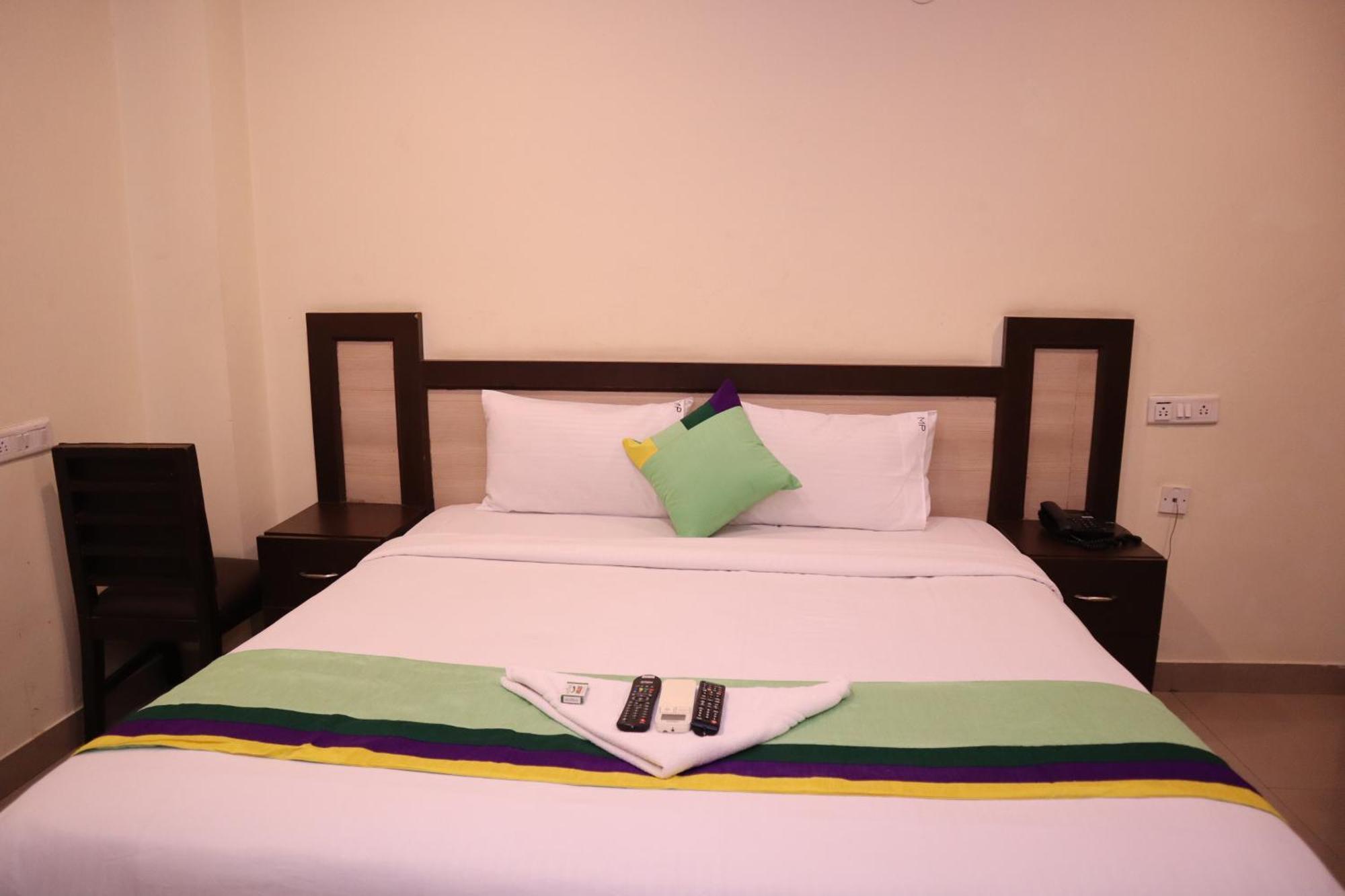Millennium Plaza Hotel Kammasandra Buitenkant foto