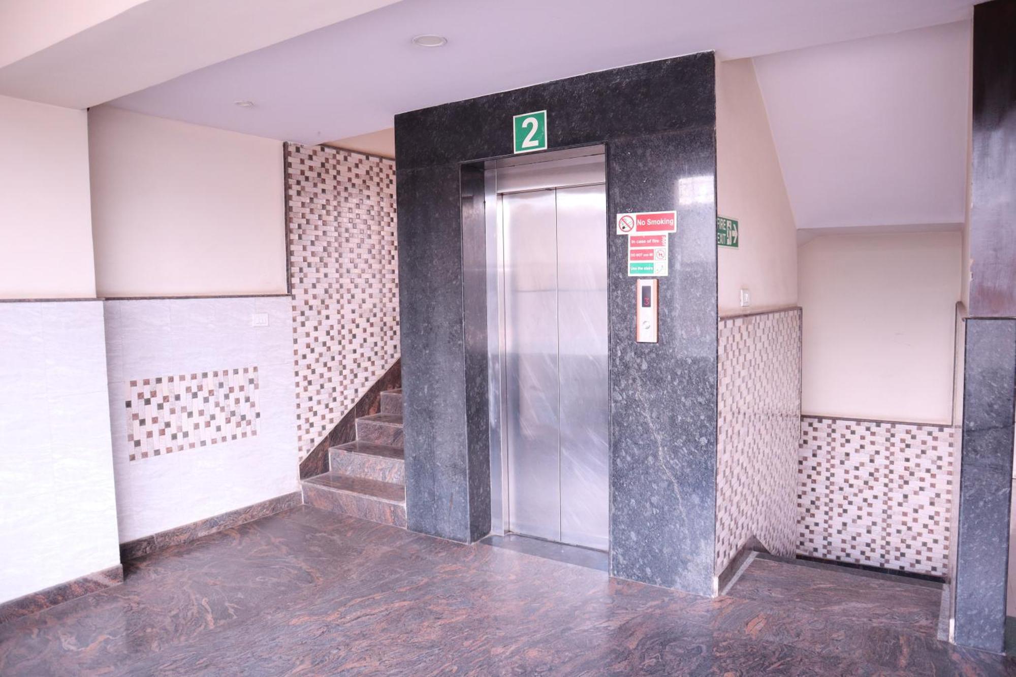 Millennium Plaza Hotel Kammasandra Buitenkant foto