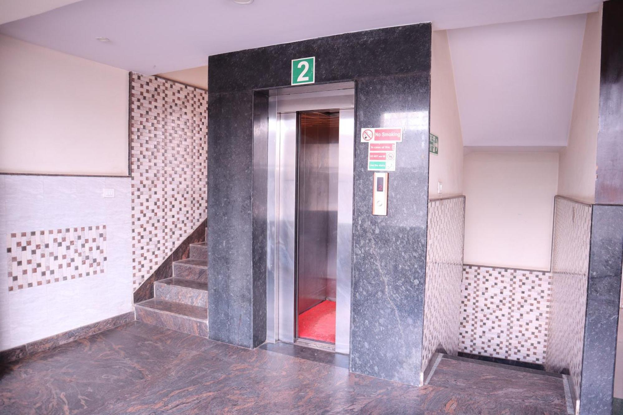 Millennium Plaza Hotel Kammasandra Buitenkant foto