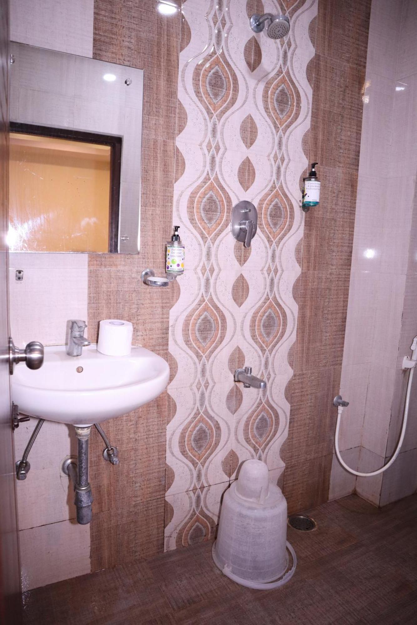 Millennium Plaza Hotel Kammasandra Buitenkant foto